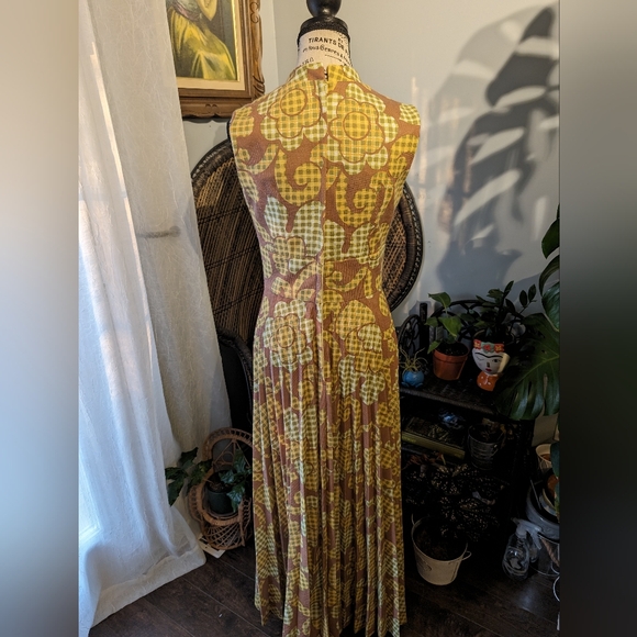 *HOST PICK* 1970s Vintage Union-Made Maxi Dress - Picture 4 of 9